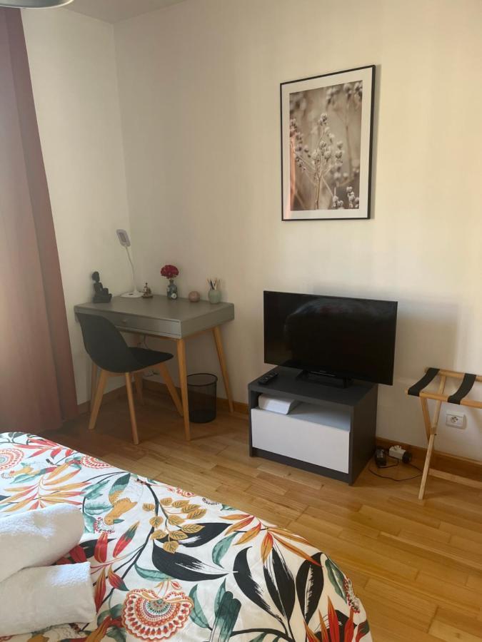Agreable 2 Pieces Au Coeur De Thones Apartment Luaran gambar