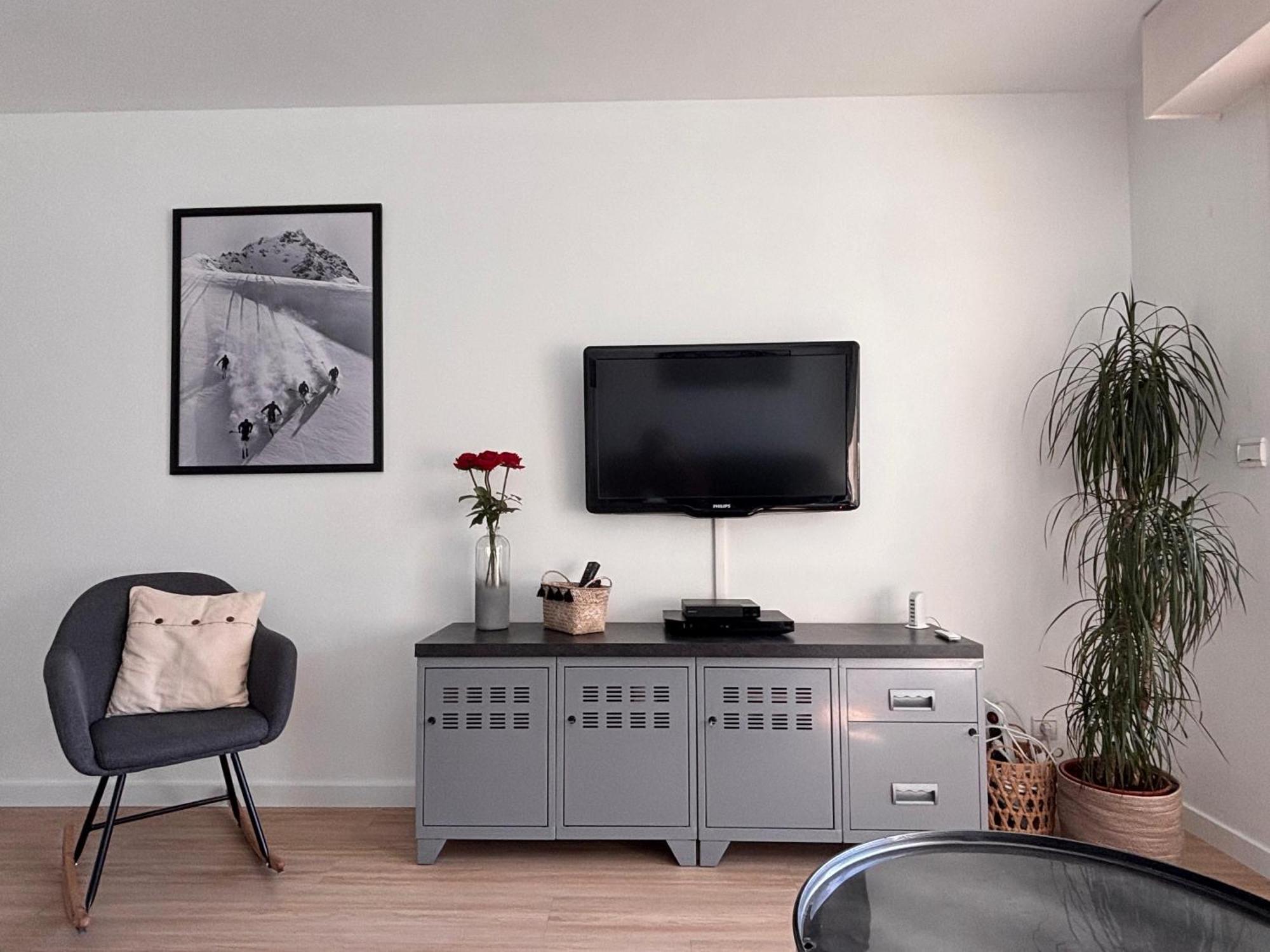 Agreable 2 Pieces Au Coeur De Thones Apartment Luaran gambar
