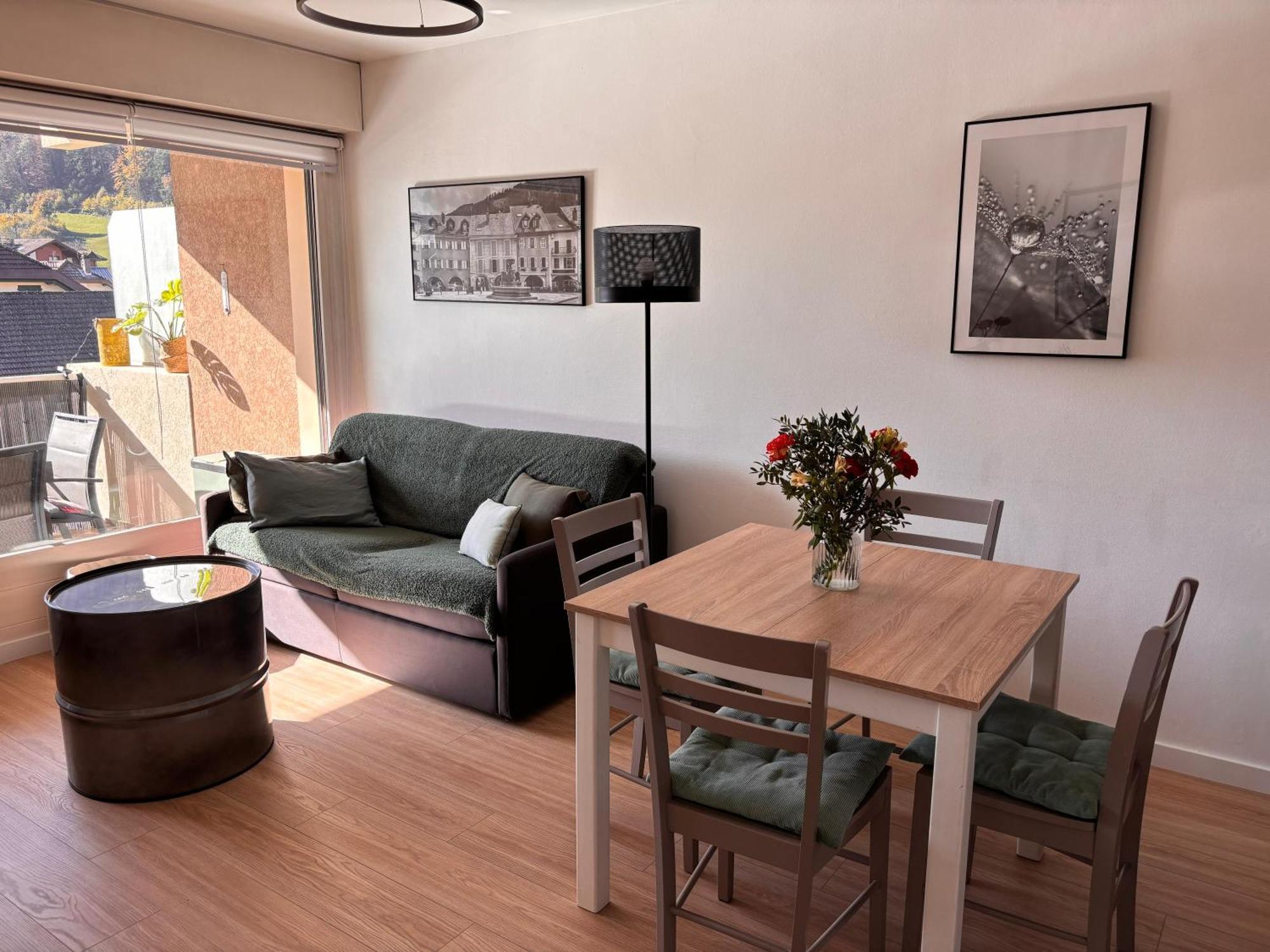 Agreable 2 Pieces Au Coeur De Thones Apartment Luaran gambar